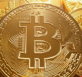 بيتكوين تقفز إلى أعلى مستوى منذ مايو الماضي