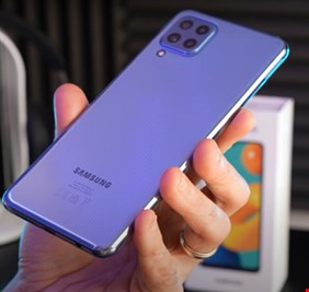 هاتف 5G متطور وسعره منافس من سامسونغ يكتسح الأسواق