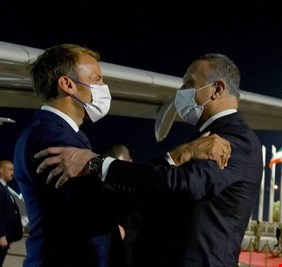 بالصور : الكاظمي يستقبل  ماكرون استقبالاً حافلاً