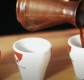 دراسة: ثلاثة فناجين من القهوة يوميا تقلل من خطر النوبات القلبية