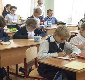 شركة تصمم وتنفذ أزياء للتلاميذ تحمي من 