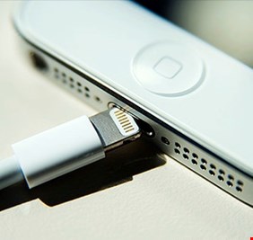 وداعا للشاحن؟ .. ابتكار يوفر الكهرباء عبر الهواء إلى أي هاتف دون الحاجة إلى مقابس وكابلات