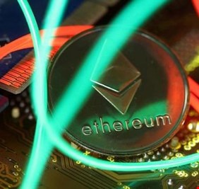 إيثريوم تلمع في سوق العملات المشفرة.. أعلى قمة خلال 50 يوما