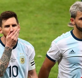 أغويرو يكشف سبب رفضه لقميص ميسي رقم (10) في برشلونة