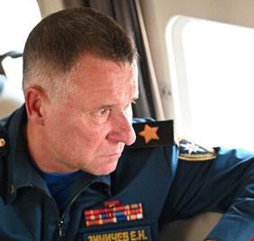 وفاة وزير الطوارئ الروسي لدى محاولته إنقاذ شخص خلال تدريبات