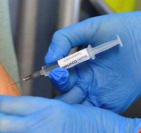 دراسة جديدة .. لقاحات كورونا تحسن الصحة الإنجابية لدى الذكور