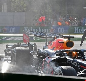 اصطدام بين هاميلتون وفرستابن في جائزة إيطاليا الكبرى