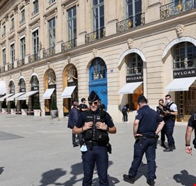 رجل إيطالي يضرب شرطيا كي يدخل السجن بدل الإقامة الجبرية مع حماته!