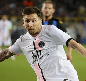 مشجع بلجيكي يتقدم بطلب غريب لميسي قبيل لقاء بروج وسان جيرمان