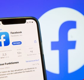 فيسبوك مهدد بالاقصاء من (آب ستور) والسبب؟