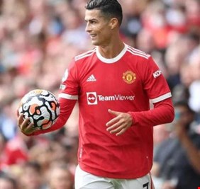 أسطورة مانشستر يونايتد يعدد سلبيات عودة كريستيانو رونالدو