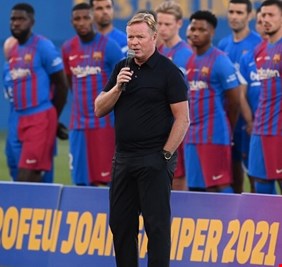 صحيفة آس: برشلونة يستقر على بديل كومان المهدد بشبح الإقالة