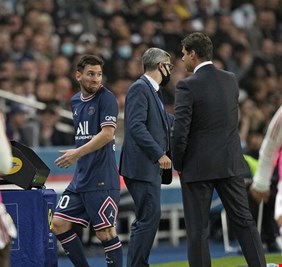 الحدث الرياضي الأبرز ..  فوز سان جيرمان على ليون، ورفض ليو ميسي مصافحة مدربه بعد إستبداله وخروجه غاضباً !