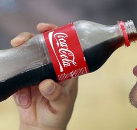 ماذا حدث في جسمه؟.. شاب صيني يفارق الحياة بعد شربه 1.5 لتر من الكوكاكولا خلال عشر دقائق