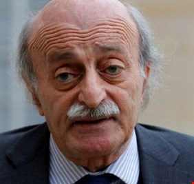 وليد جنبلاط يطلق صاروخاً على حكومة لبنان عبر سؤال بسيط:  النفط العراقي وين صار؟