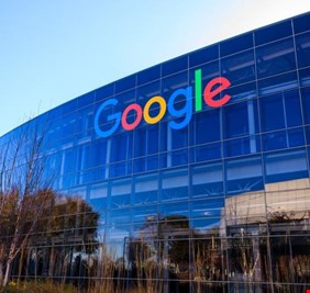 غوغل تحتفل بعيد ميلادها الثالث والعشرين