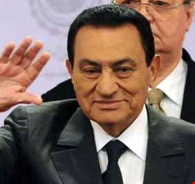 كاتب مصري يكشف معلومات عن سقوط نظام الرئيس الأسبق حسني مبارك