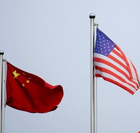 مسؤولون: الولايات المتحدة توجهت إلى الصين بطلب تقليص استيراد النفط من إيران