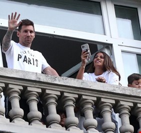 ميسي ينجو من كارثة في باريس