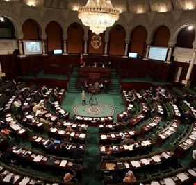 برلمان تونس يعلن أنه في حالة انعقاد دائم ويحمل الرئيس مسؤولية إغلاقه