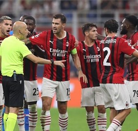 إيقاف الحكم التركي شاكير ومساعديه من غرفة الـ