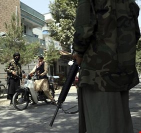 قتلى وجرحى بانفجار قرب مسجد في كابل تزامنا مع مراسم 