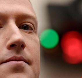 زوكربرغ يخسر حوالي 7 مليارات دولار جراء تعطل 