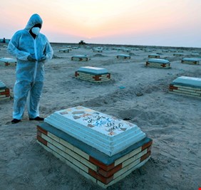 مواطنون‮ ‬عراقيون يطالبون الحكومة بتعويضات عن فقدان ذويهم جراء كورونا