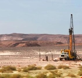 بعد إكتشاف كميات هائلة من الغاز الطبيعي غربي الأنبار .. العراق يستعين بشركة عالمية للتنقيب عنه في الصحراء الغربية