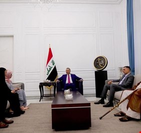 رئيس الوزراء يستقبل  طاقات العراق الواعدة من شباب هزموا ظروفهم وحققوا الابداع العلمي الباهر