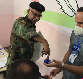 المفوضية: لم نسجل أي خلل بأجهزة الاقتراع والعملية تسير بانسيابية عالية