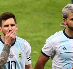 ميسي يكشف لصديقه أغويرو 