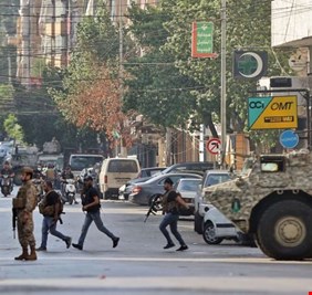الوضع في لبنان لم يزل متأزماً.. اعتقال 19 شخصا وحزب الله يتهم حزب القوات اللبنانية بارتكاب المجزرة، وجعجع يرد التهمة !