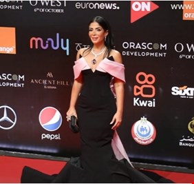 لماذا تركت منى زكي حفل افتتاح مهرجان الجونة في منتصفه منزعجة؟