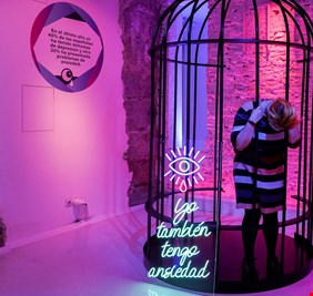 غرفة البكاء .. مشروع في إسبانيا للتخلص من وصمة المشاكل النفسية