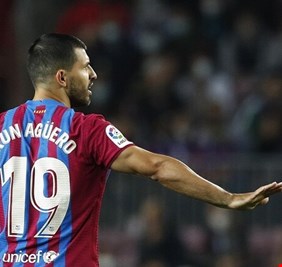 برشلونة يقلب الطاولة على فالنسيا في أول ظهور لأغوير بقميص 