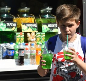 طبيب يكشف عن أخطر المشروبات على جسم الإنسان