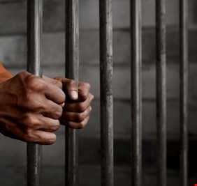 في كل يوم فاسد يمضي للقصاص العادل، وحكومة الكاظمي تواصل زج كبار المسؤولين الفاسدين خلف القضبان الغليظة