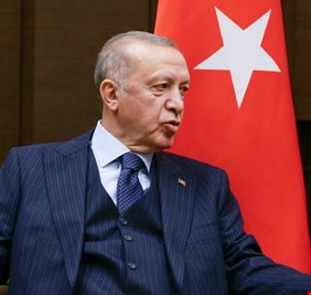 أردوغان يهدد باستخدام الأسلحة الثقيلة ضد الجيش السوري