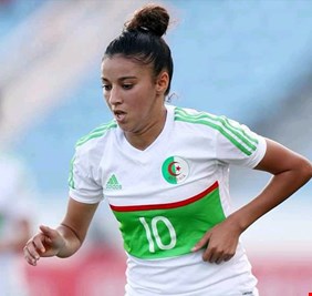 سؤال عن رياض محرز يحرج نجمة المنتخب الجزائري أمام الصحفيين