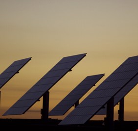 3 دول عربية ضمن القائمة.. أكثر الدول جاذبية للاستثمار بالطاقة المتجددة