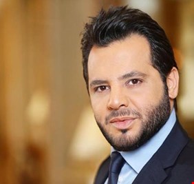 نيشان يكشف هوية فنان شهير دفع نفقات دراسته في سويسرا
