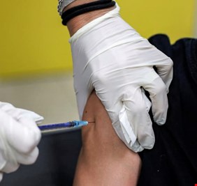 هام للمطعمين بلقاح فايزر وأسترازينيكا