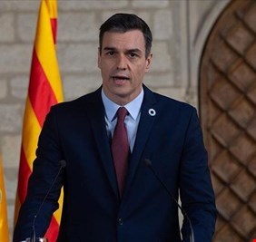 رئيس وزراء اسبانيا يشيد 