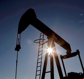 بلومبيرغ: مخاوف من ارتفاع أسعار النفط إلى 100 دولار للبرميل