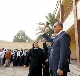 الكاظمي يقرع اجراس الحب والفرح مجدداً في مدارس العراق