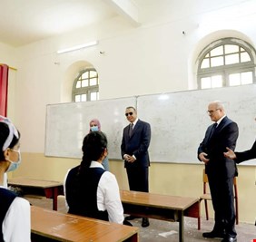 مواطنون يتساءلون: أأنت افضل من الكاظمي يا مدير تربية كركوك كي تدخل الحرم المدرسي بمسلحيك ولماذا تتجاوز على الصحافيين بهذه الطريقة؟