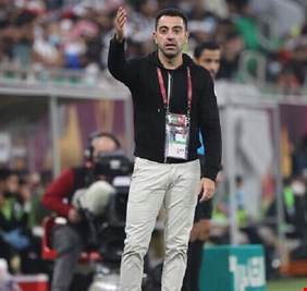 وفد برشلونة يطير إلى قطر للظفر بخدمات تشافي