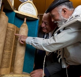 حكومة الكاظمي تطالب الولايات المتحدة بإعادة الإرث اليهودي العراقي، واسرائيل تضغط لمنع ذلك