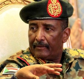 التلفزيون السوداني: قائد الجيش يأمر بإطلاق سراح 4 وزراء في حكومة حمدوك